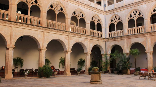 Claustro Gótico