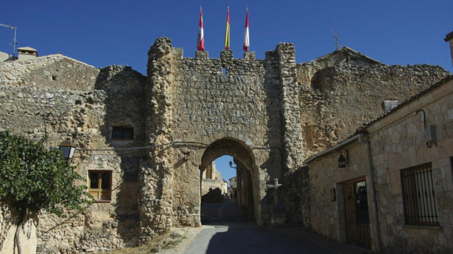 La puerta principal de entrada a la villa
