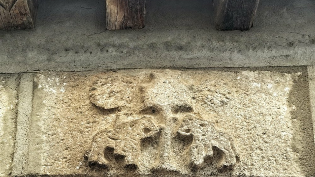 Piedra labrada (Antigua Oficina de Postas)