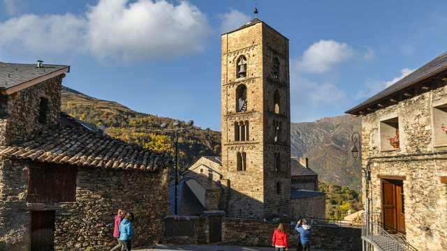 Plaza Mayor e iglesia de la Natividad